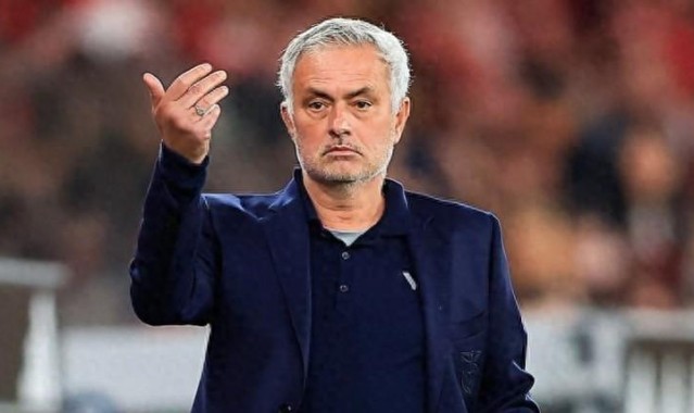 世界杯官方软件下载-穆里尼奥怒斥VAR漏判点球，随后却公开道歉