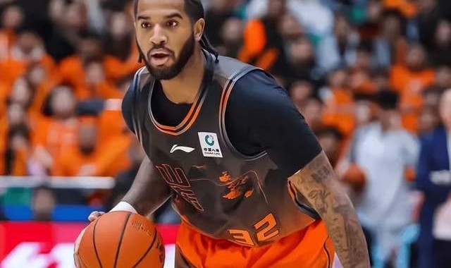 世界杯直播软件更新-克里斯爆砍42分为邱彪遮羞，山东男篮战胜青岛赢下齐鲁德比