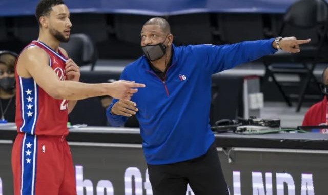 世界杯直播软件更新-三将蜕变稳居东部第一 费城开门红里弗斯功不可没