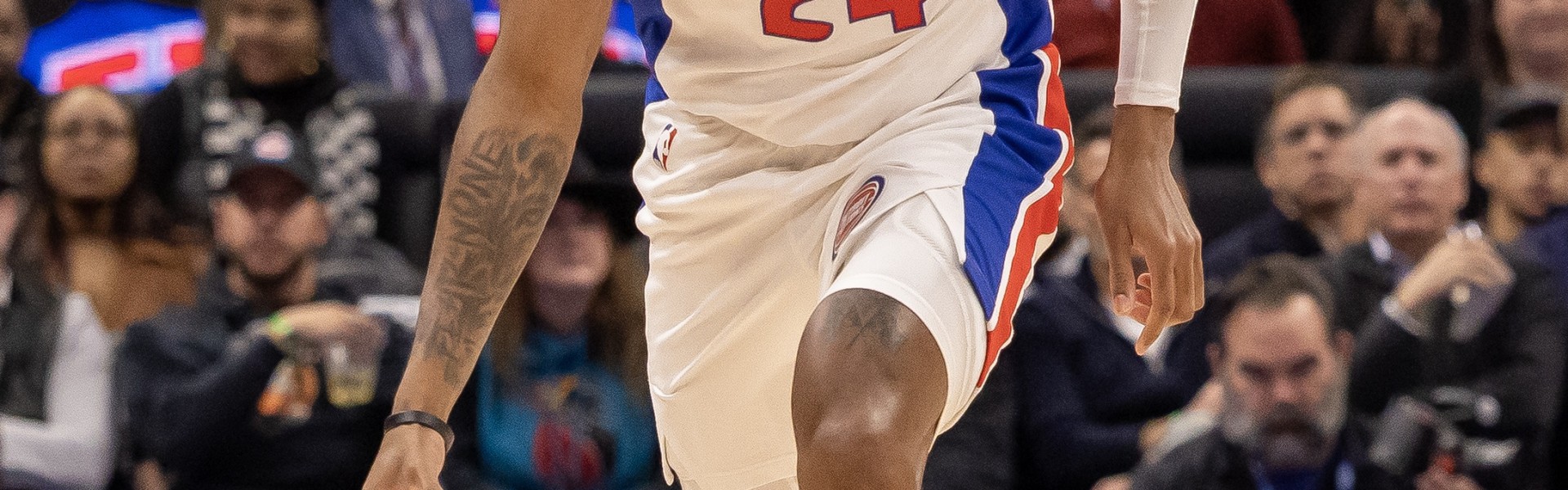 世界杯官方软件下载-詹金斯最近7场场均19.9分4.7板7.1助 两分命中率49.5% 三分44.1%