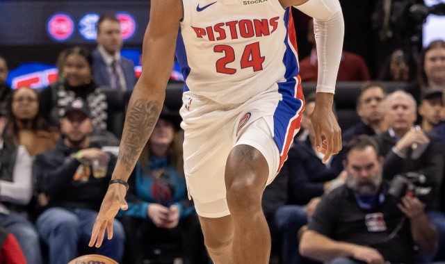 世界杯官方软件下载-詹金斯最近7场场均19.9分4.7板7.1助 两分命中率49.5% 三分44.1%