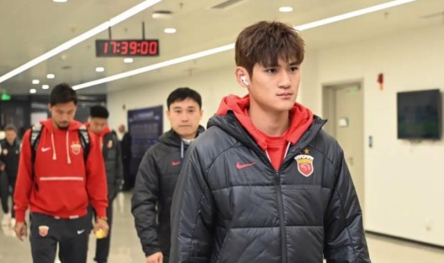 世界杯客户端升级-刘祝润已跟着上港冬训，为何还有球迷看好他离队，再次来英博效力